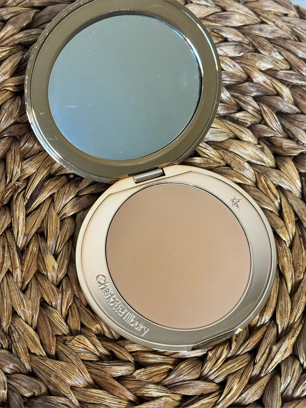 New without box Charlotte Tilbury Airbrush Matte Bronzer shade 2 medium